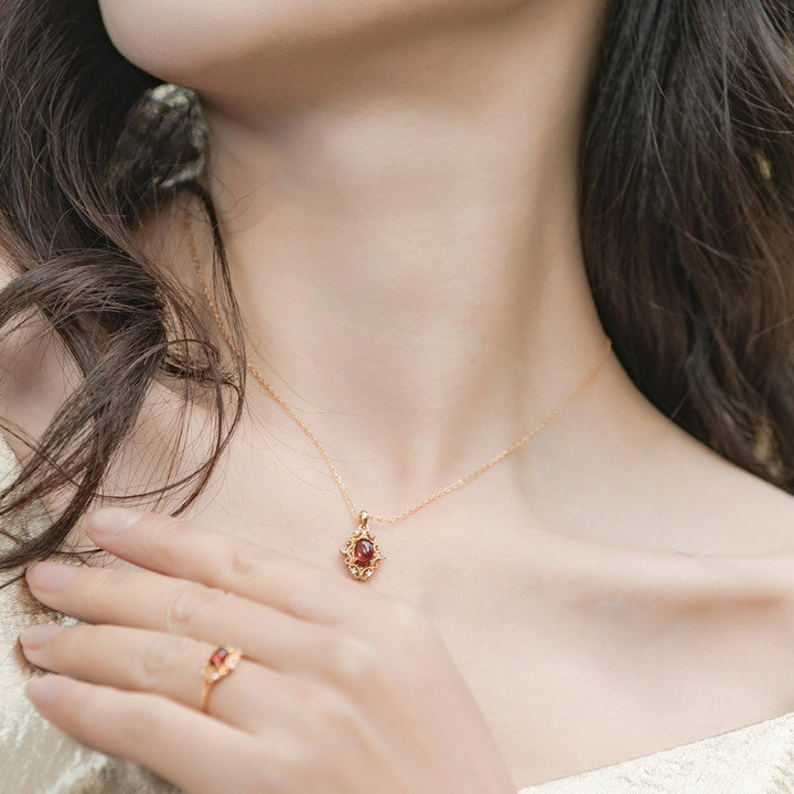 Gold Garnet Vintage Ring