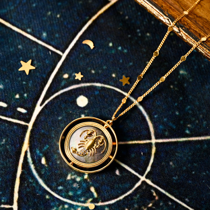 Collar del zodiaco dorado