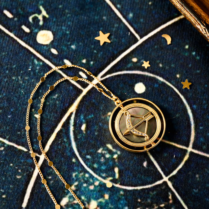 Collar del zodiaco dorado