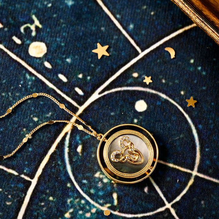 Collar del zodiaco dorado