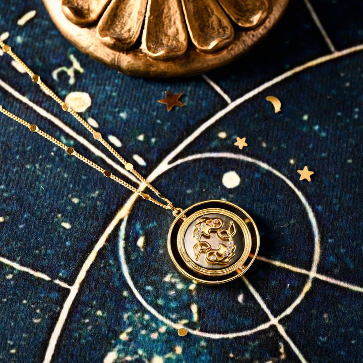 Collar del zodiaco dorado