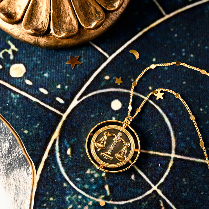 Collar del zodiaco dorado