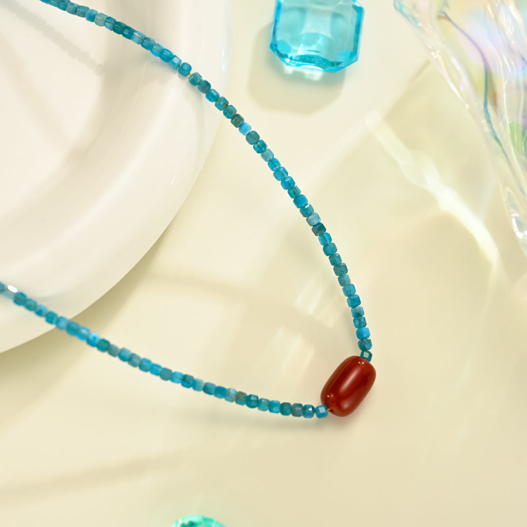 Collar de cuentas de semillas de apatita azul