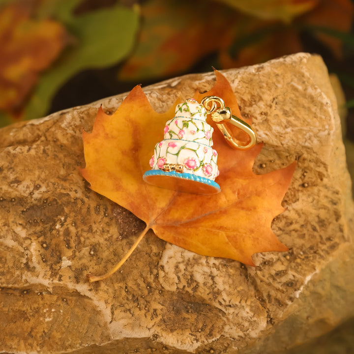 white cake pendant