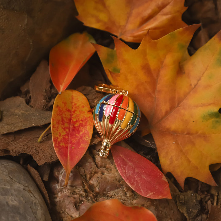 hot air balloon pendant gold necklace