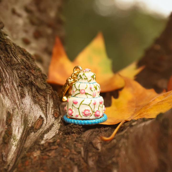 gold cake pendant