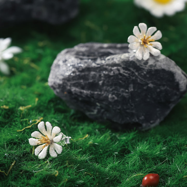 Gold Daisy Stud Earrings