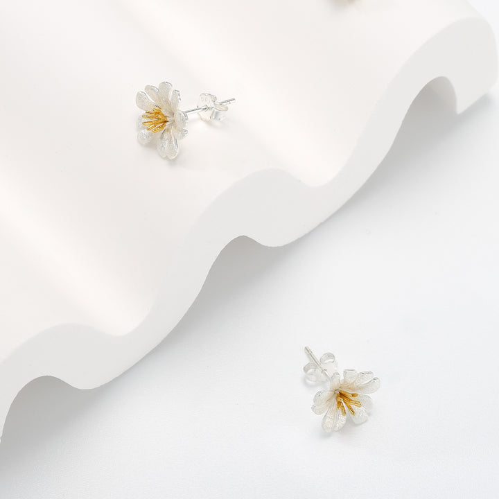 Daisy Stud Earrings for Woman