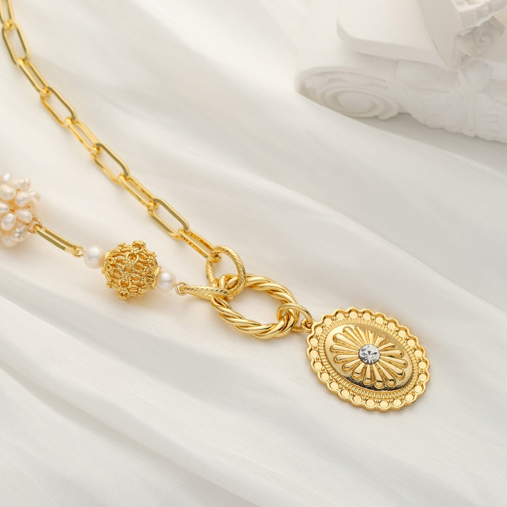 Daisy Pearl Chain Necklace