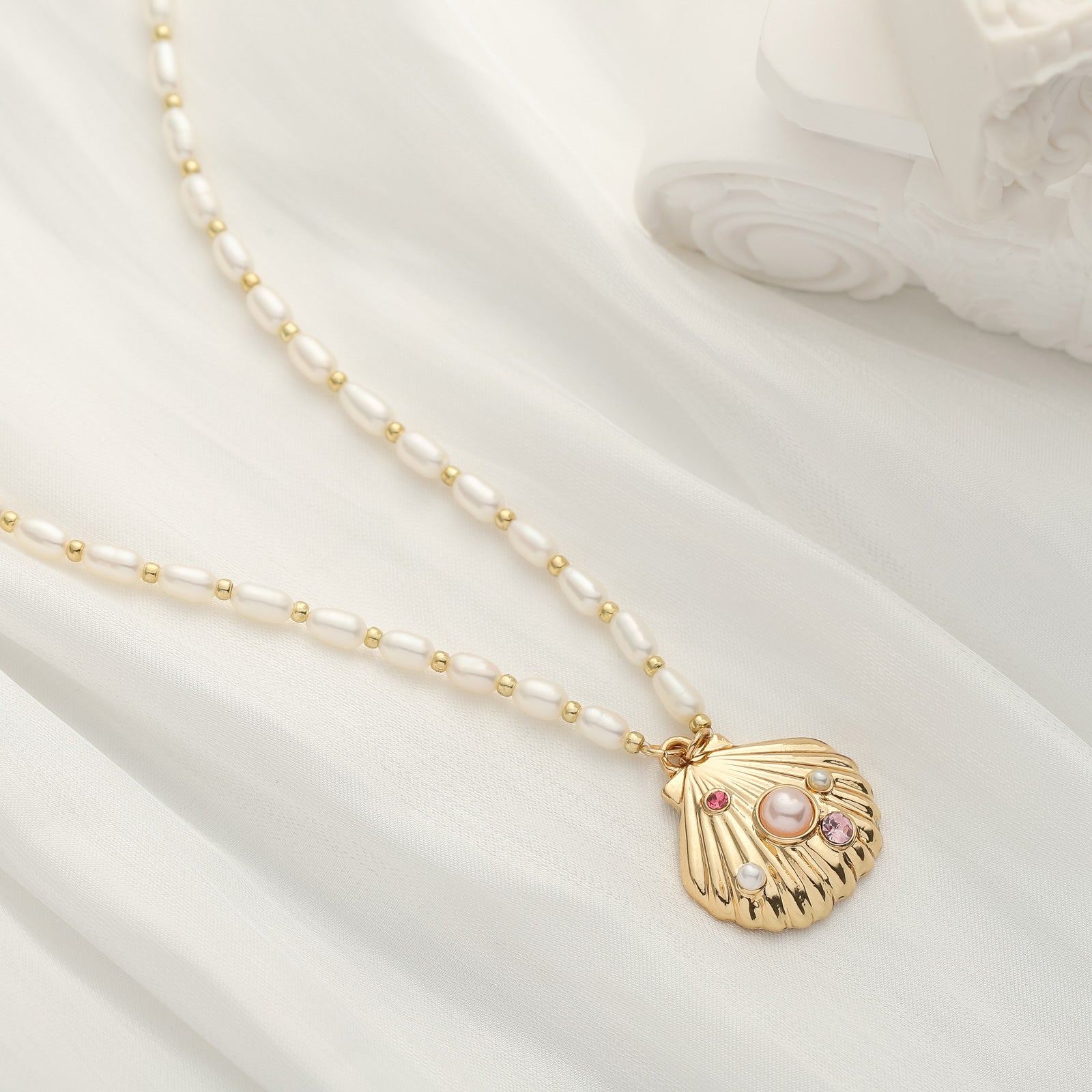 Shell Pearl Gold Necklace