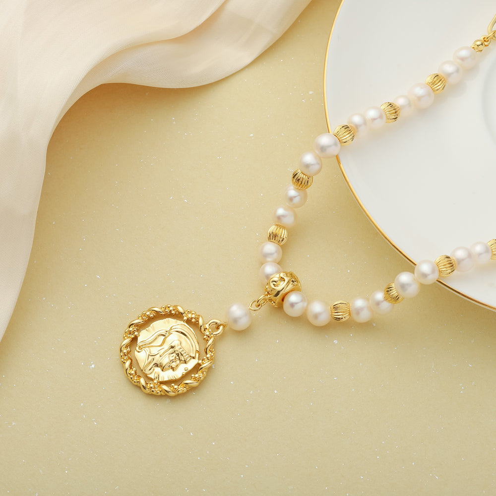Portrait Pearl Gold Necklace