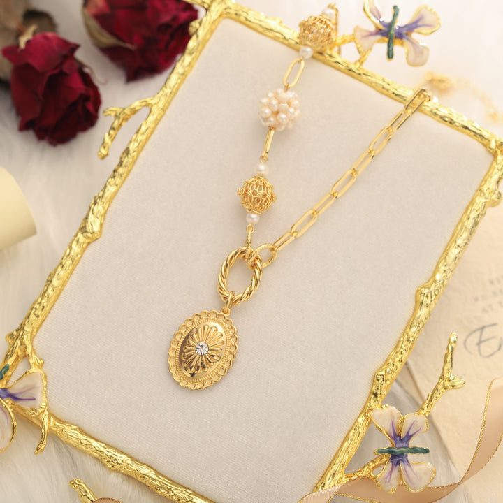 Daisy Pearl Ball Necklace