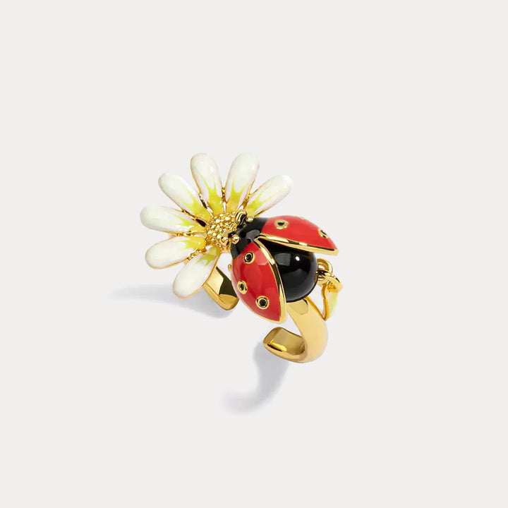 Ring Of Ladybug Daisies