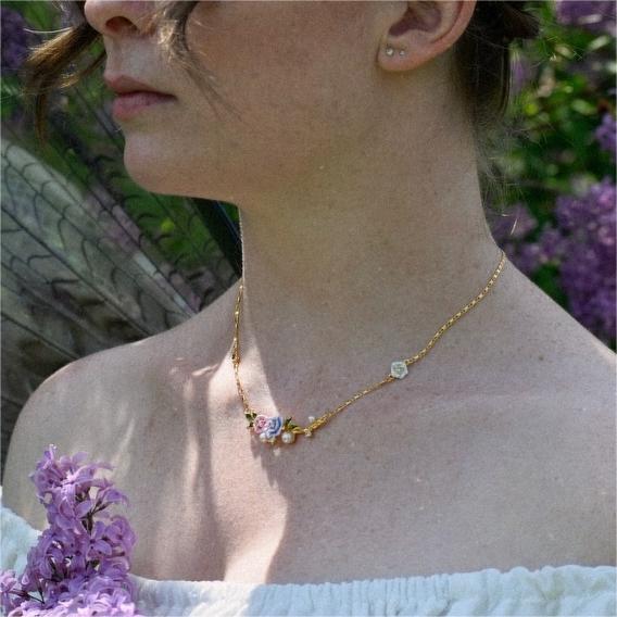 Collana di rose selvatiche