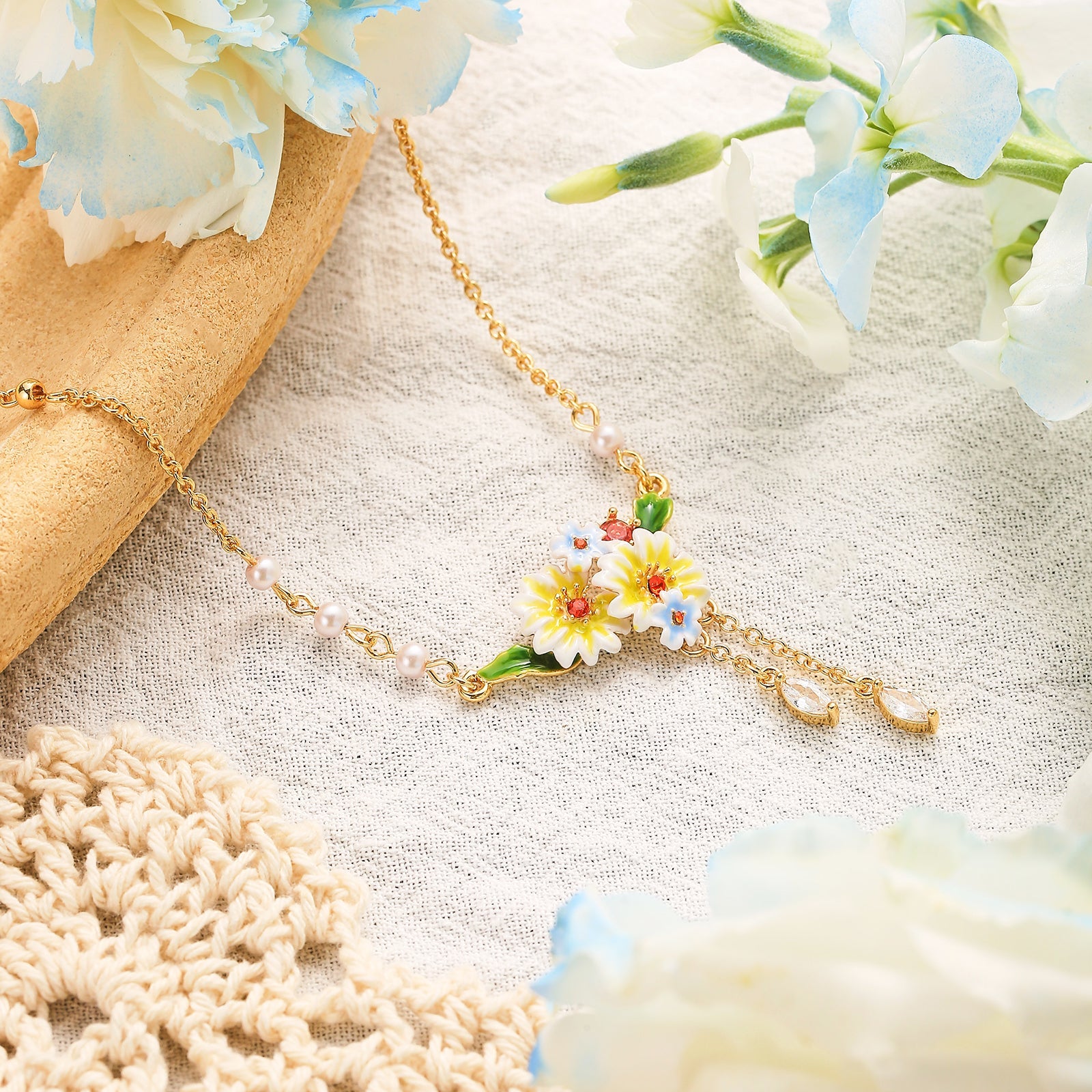 Selenichast Daisy Flower Necklace