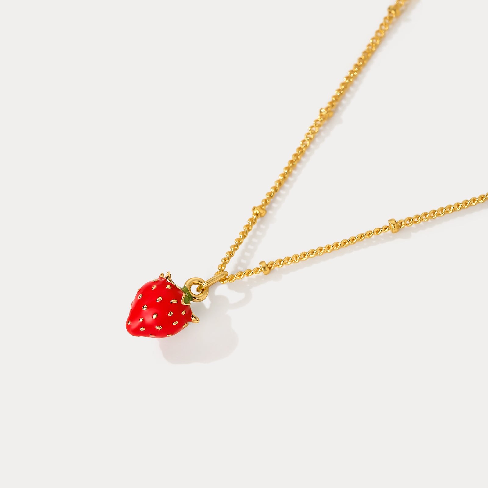Collana di smalto alla fragola