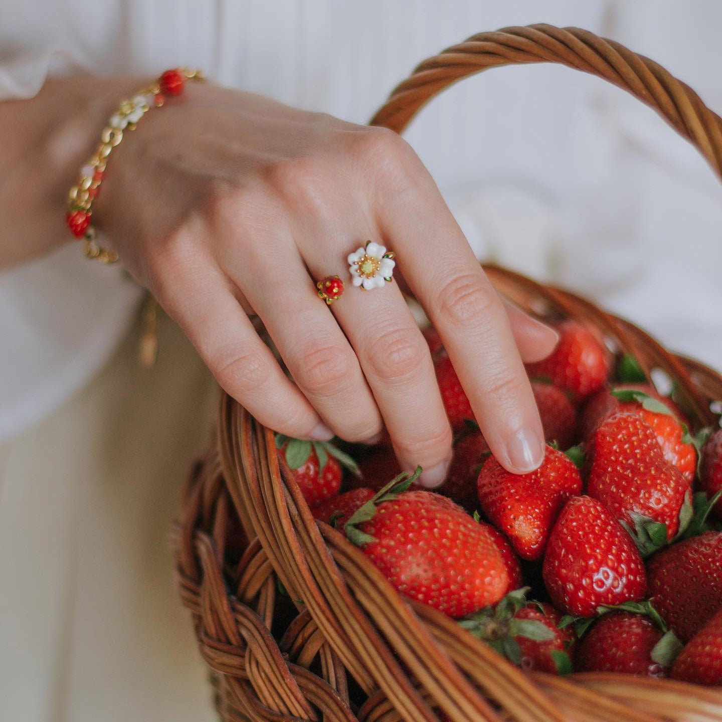 Selenichast strawberry ring