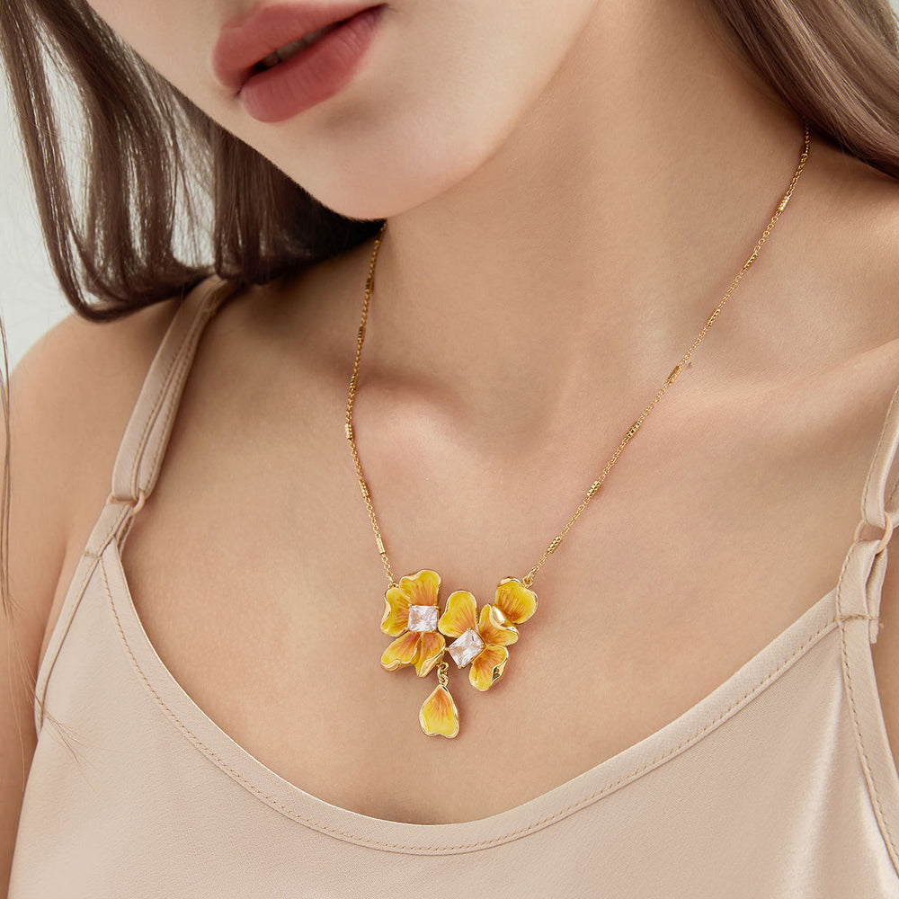 Selenichast Gold Flower Pendant Necklace 18K Gold Jewelry