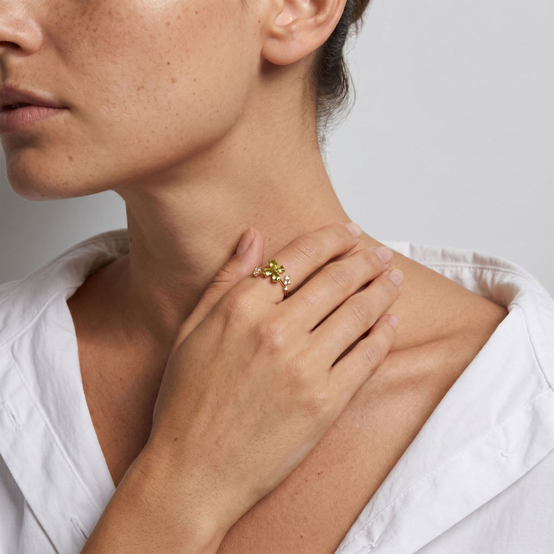 Peridot Four Leaf Clover Ring