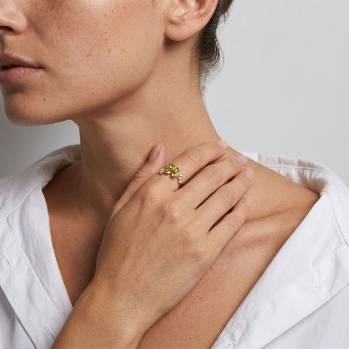 Peridot Four Leaf Clover Ring