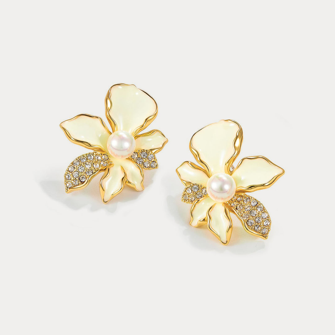 Iris Pearl Stud Earrings