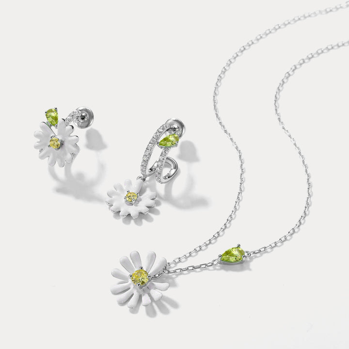 Silver Daisy Necklace