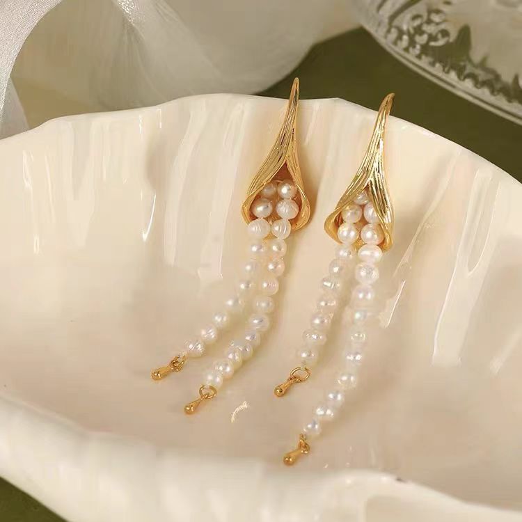 Selenichast Pearl Earrings 