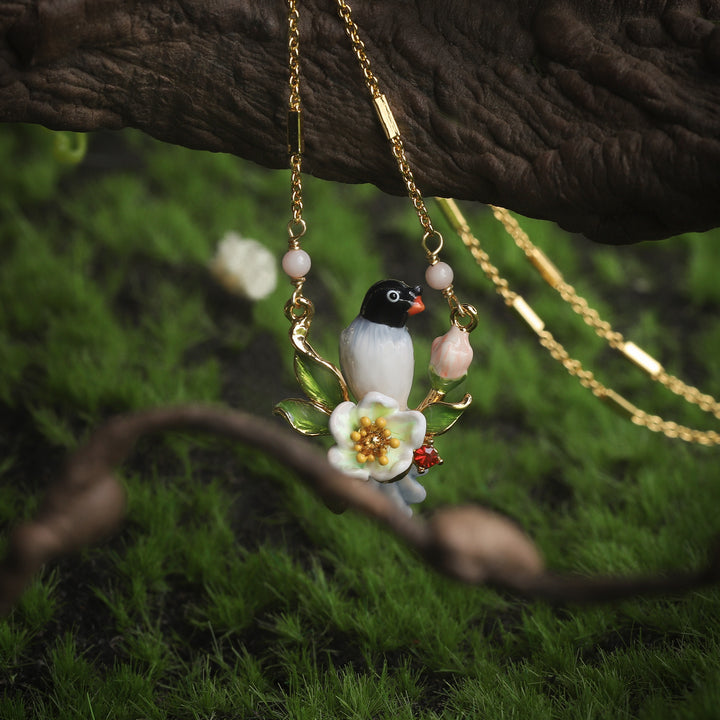 Red-billed Blue Magpie Flower Necklace