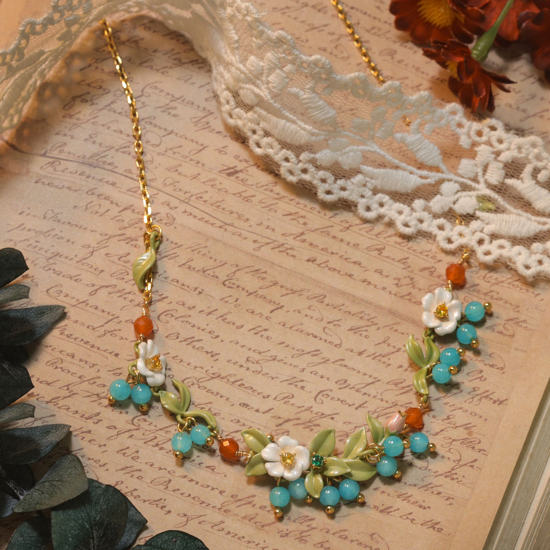 Collier de fleurs aux myrtilles