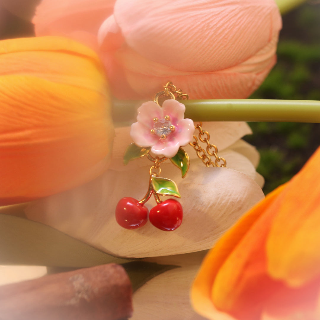 Collar de cereza de flores