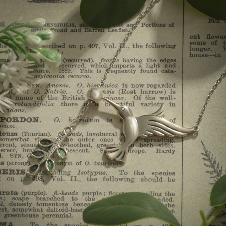 Collier de branche de colibris et d'olive