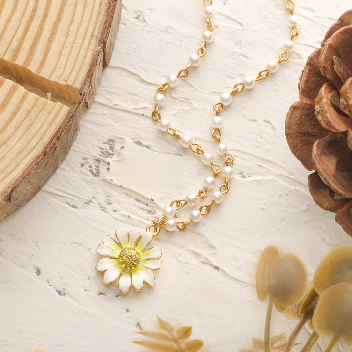 Daisy Pearl Necklace