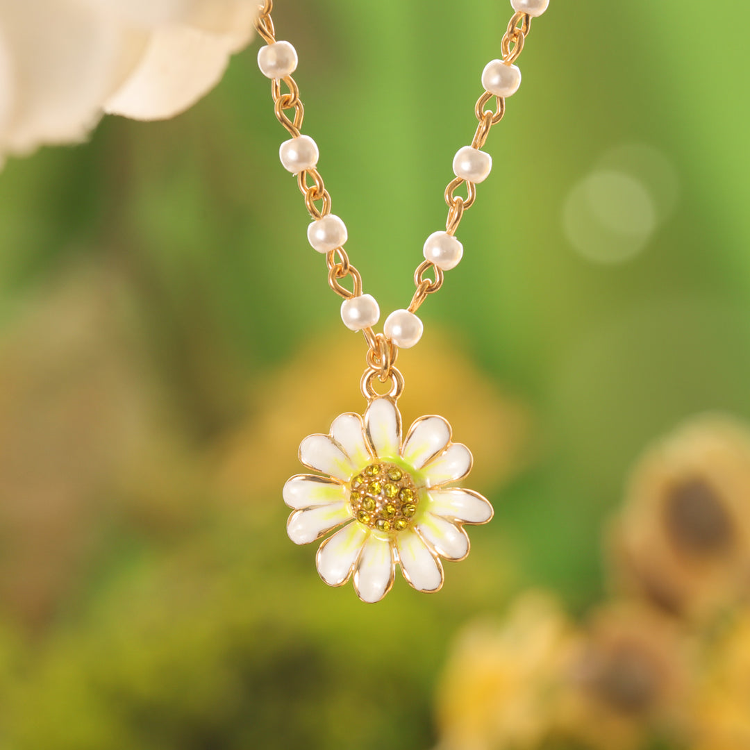 Daisy Pearl Necklace