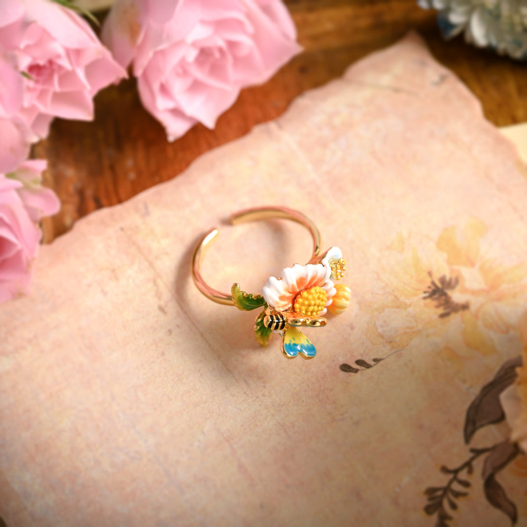 Bee Daisy Ring