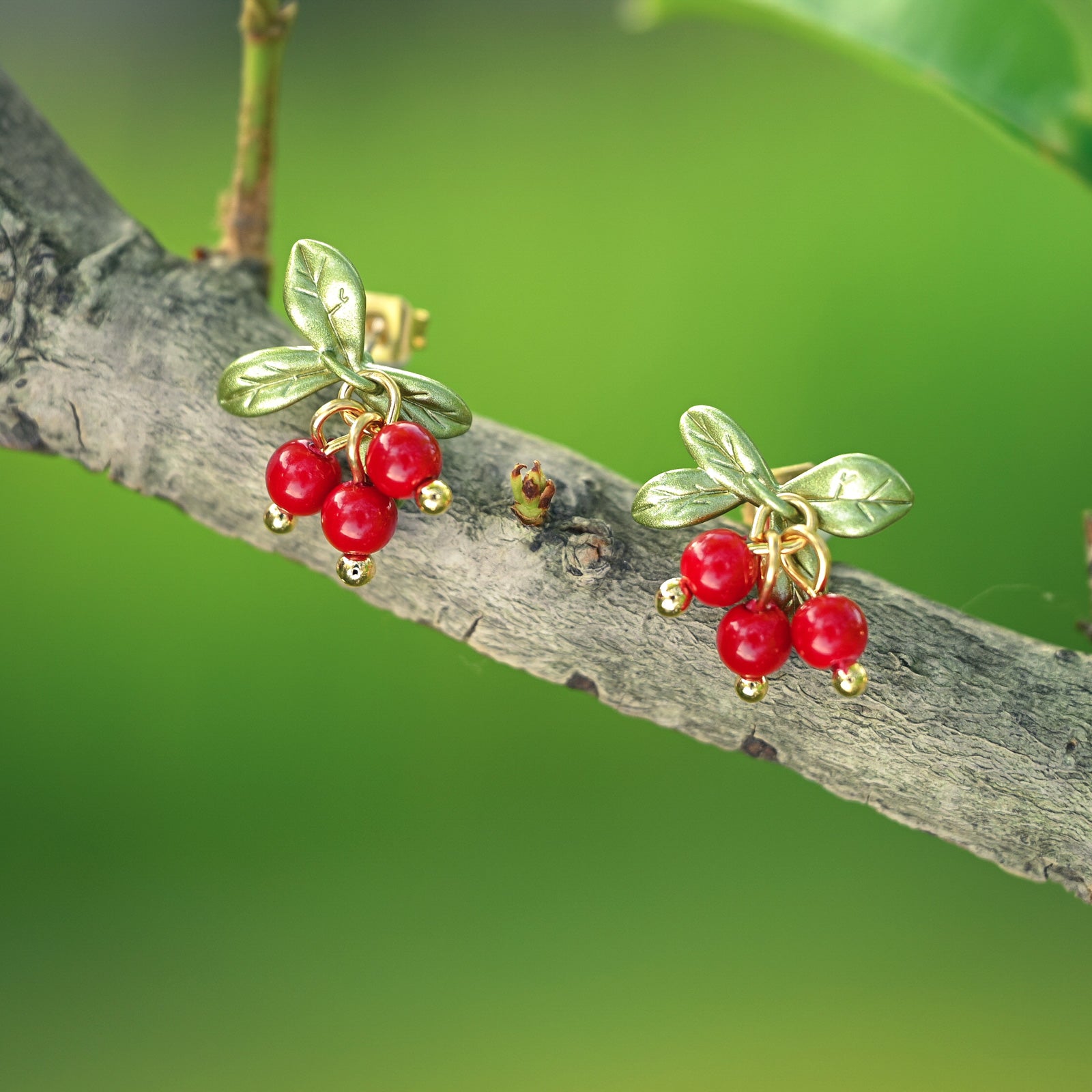 Boucles d'oreilles de goujon aux canneberges