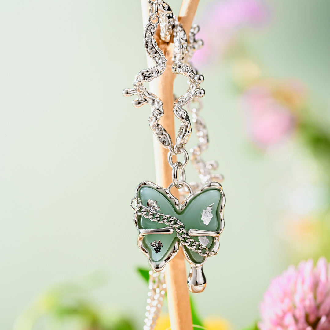 Collar de mariposas de jade