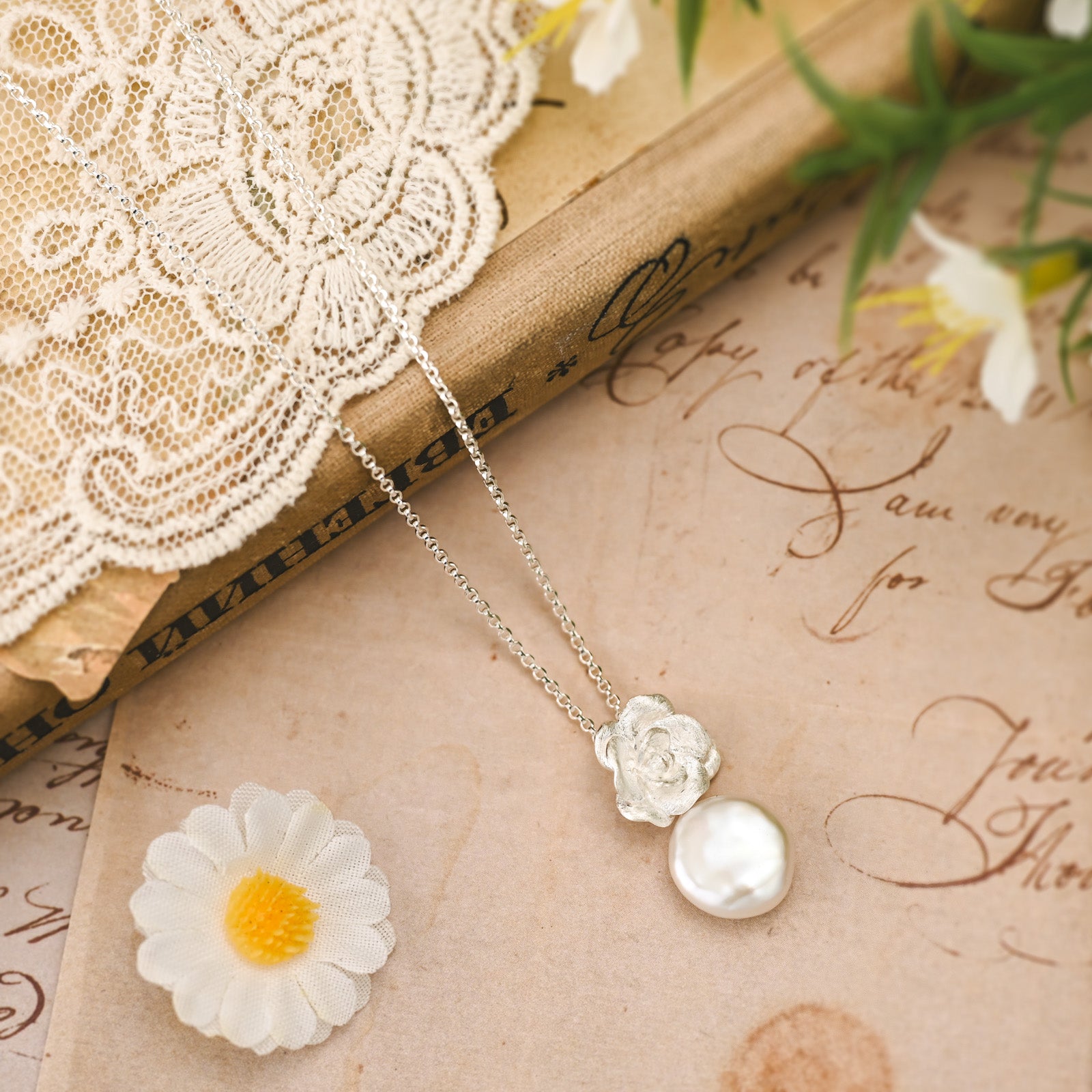 Pearl flower necklace hotsell