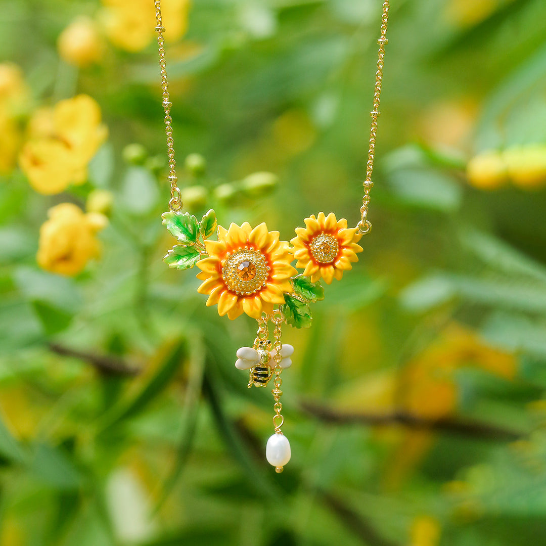 Collier de tournesol et d'abeille