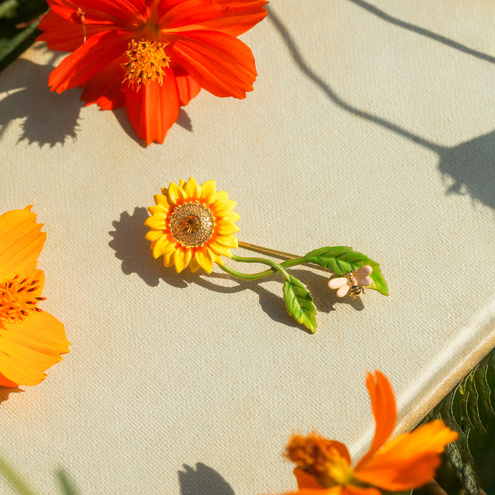 Broche de tournesol et d'abeille