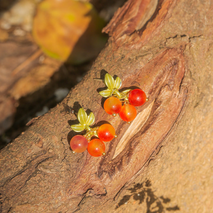 Orangefarbene Beerenohrringe