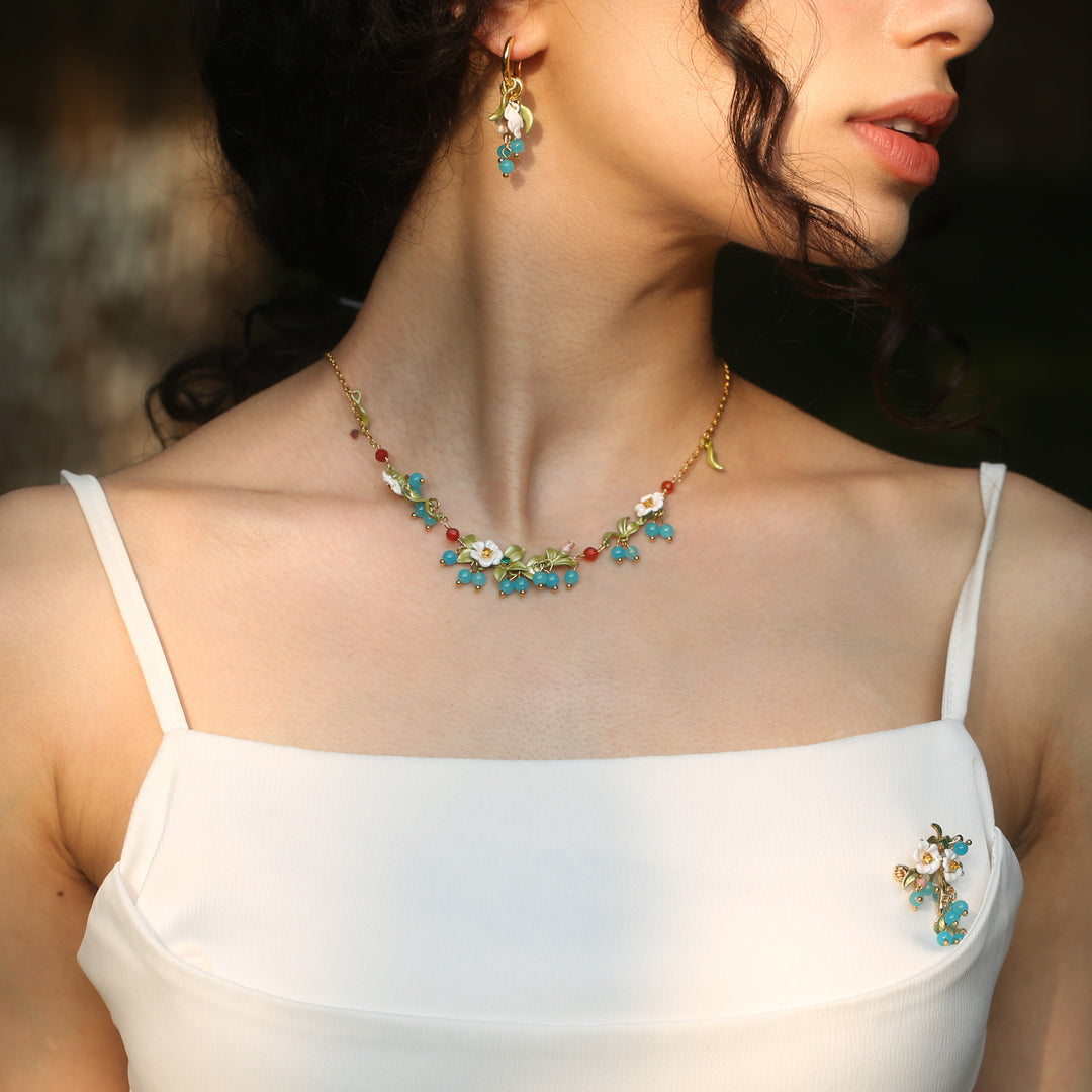 Collier de fleurs aux myrtilles