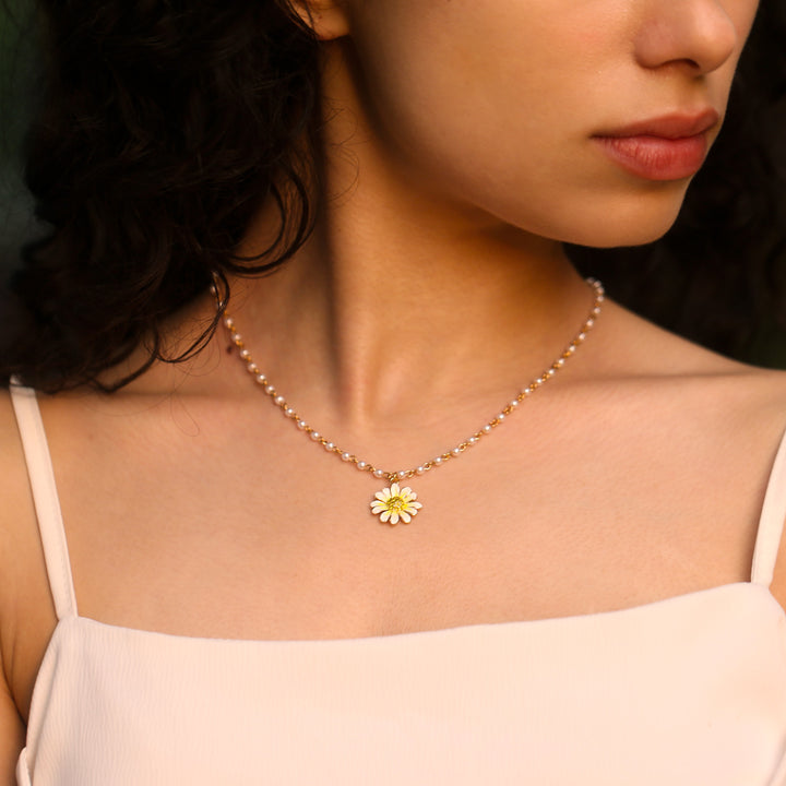 Daisy Pearl Necklace