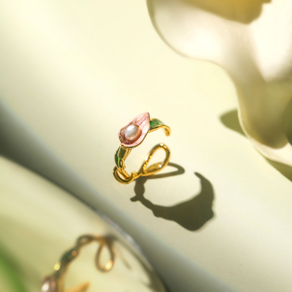 Dainty Calla Ring with Pearl