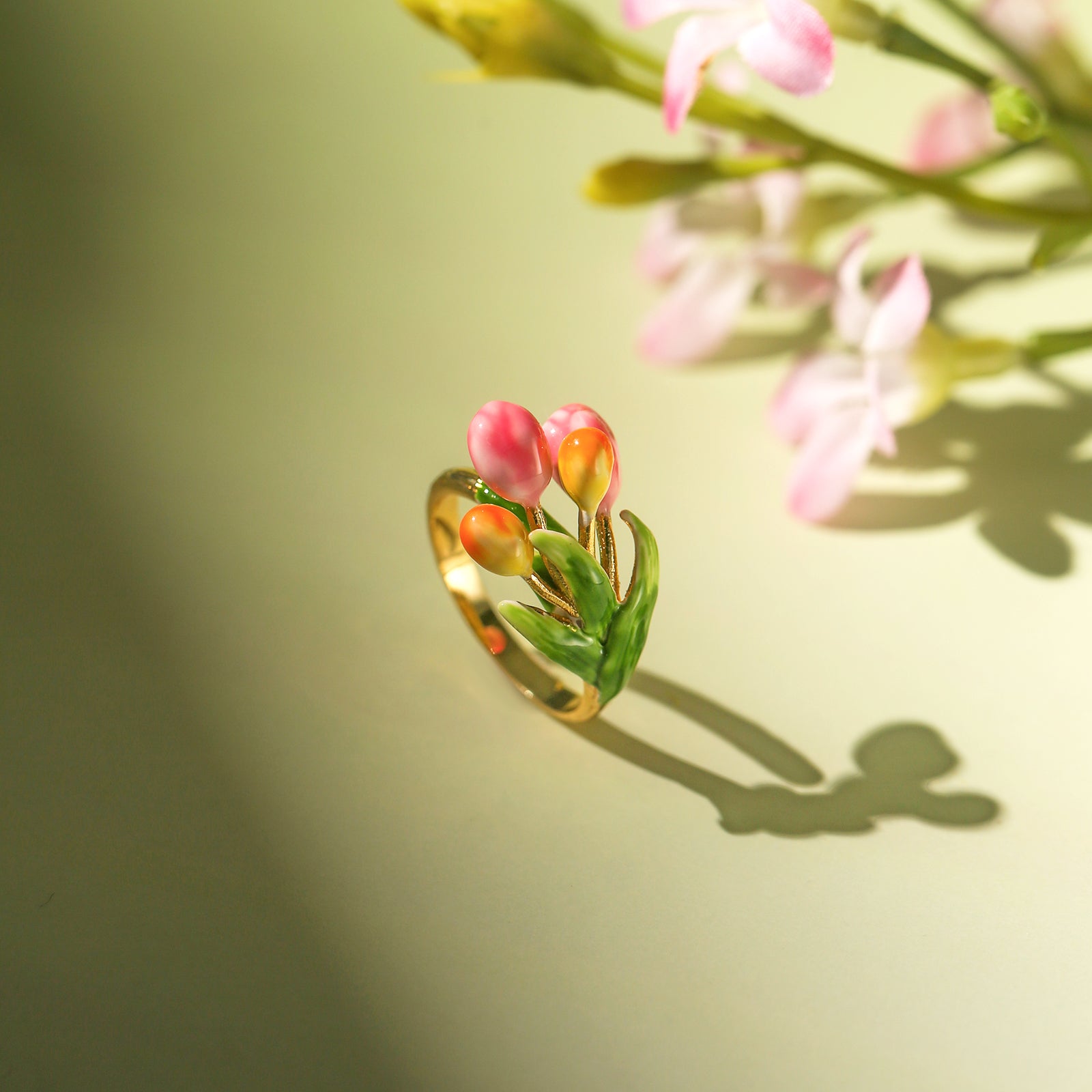 18金花モチーフのリング サイズ9 tulip ring 3月15日まで Selenichast Enamel Tulip 18K Gold On Brass Adjustable Open Ring