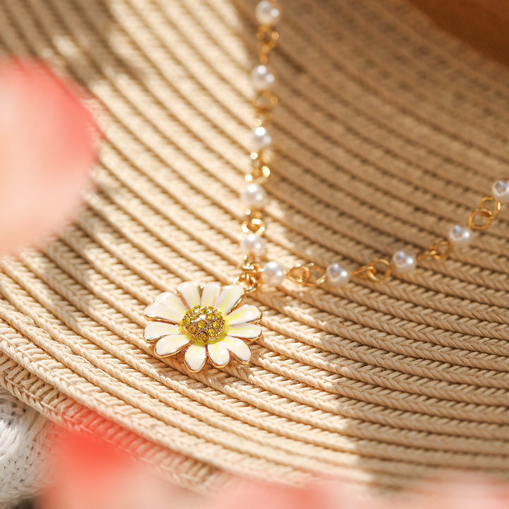 Daisy Pearl Necklace