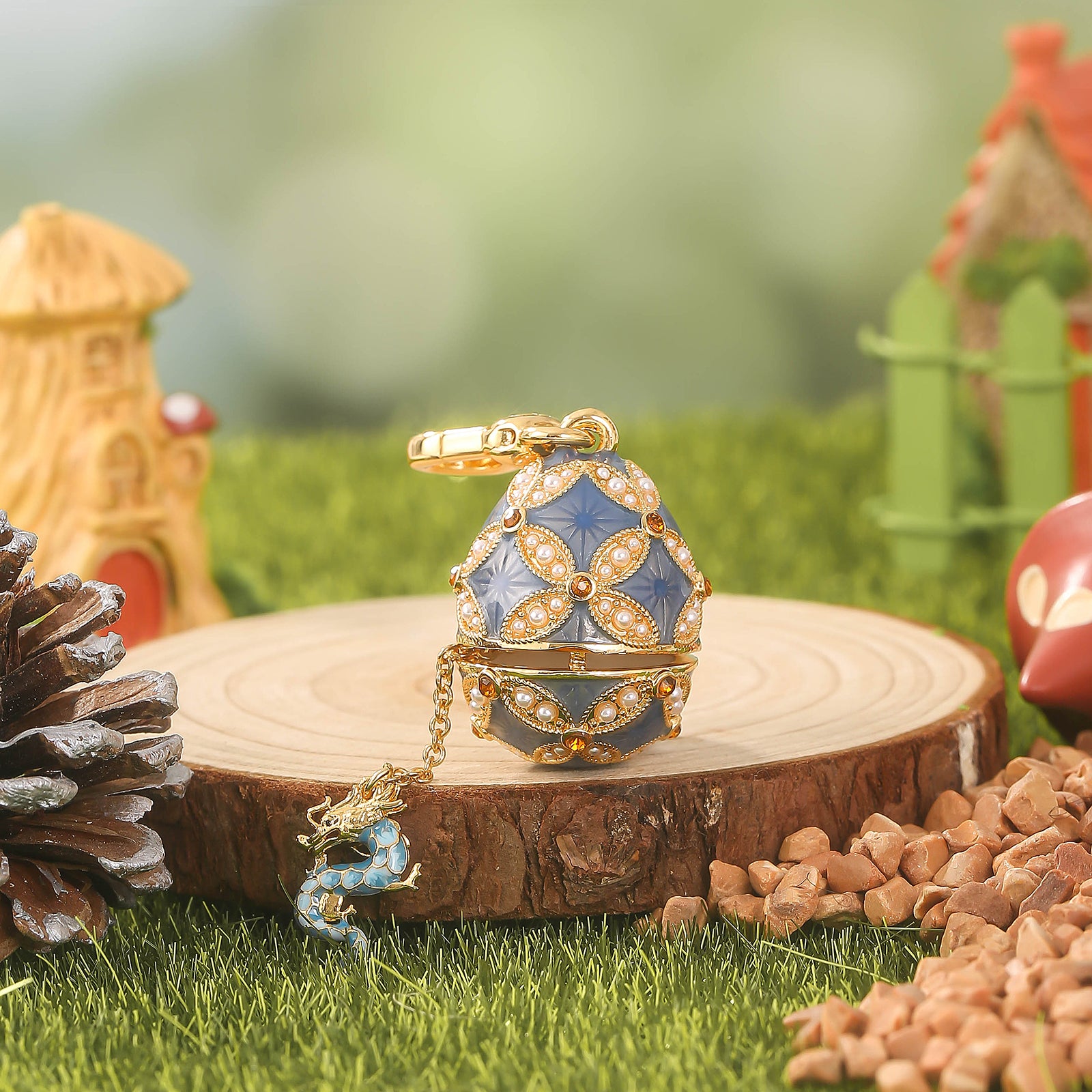 Collier de médaillon à œuf de dragon