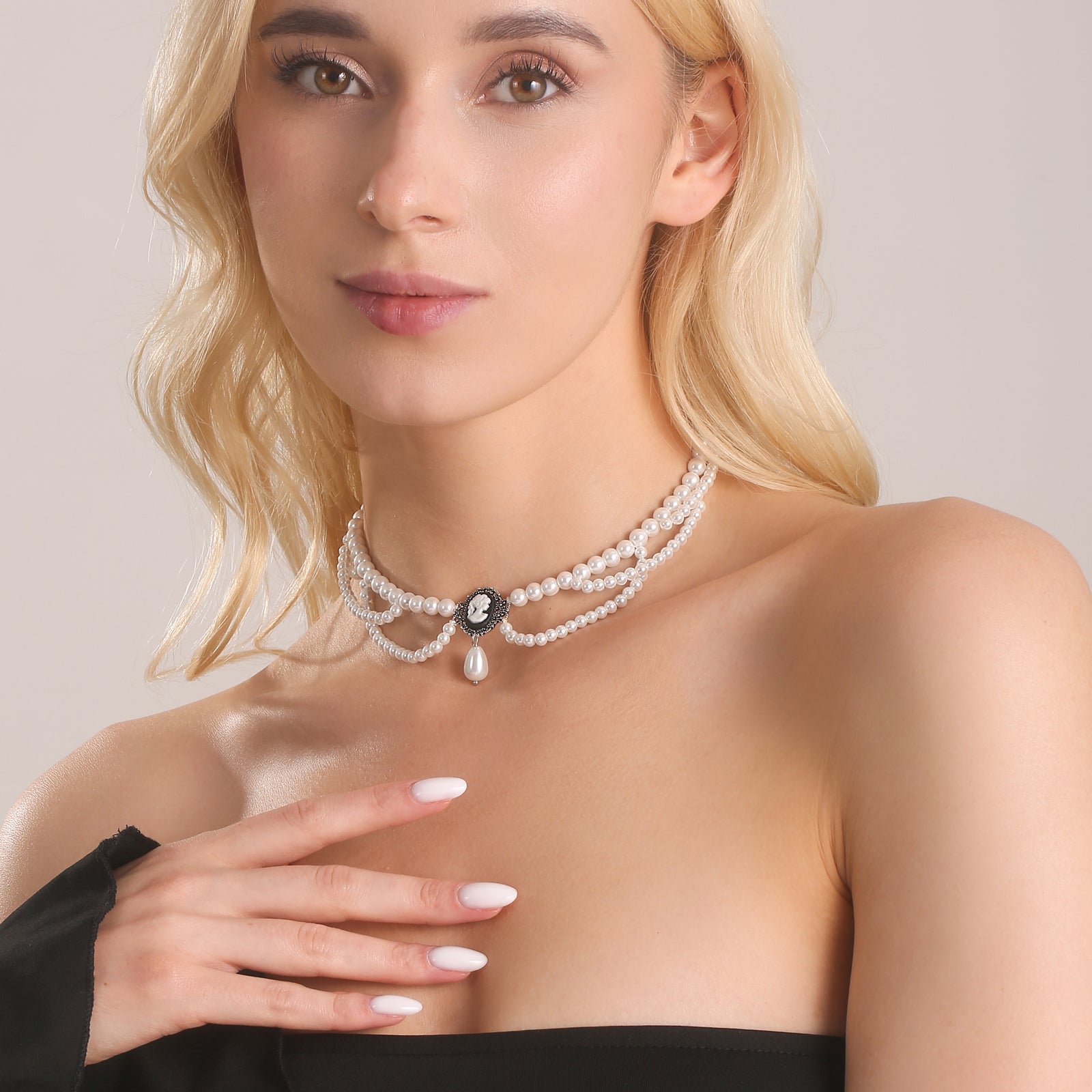 Victoria Pearl Choker