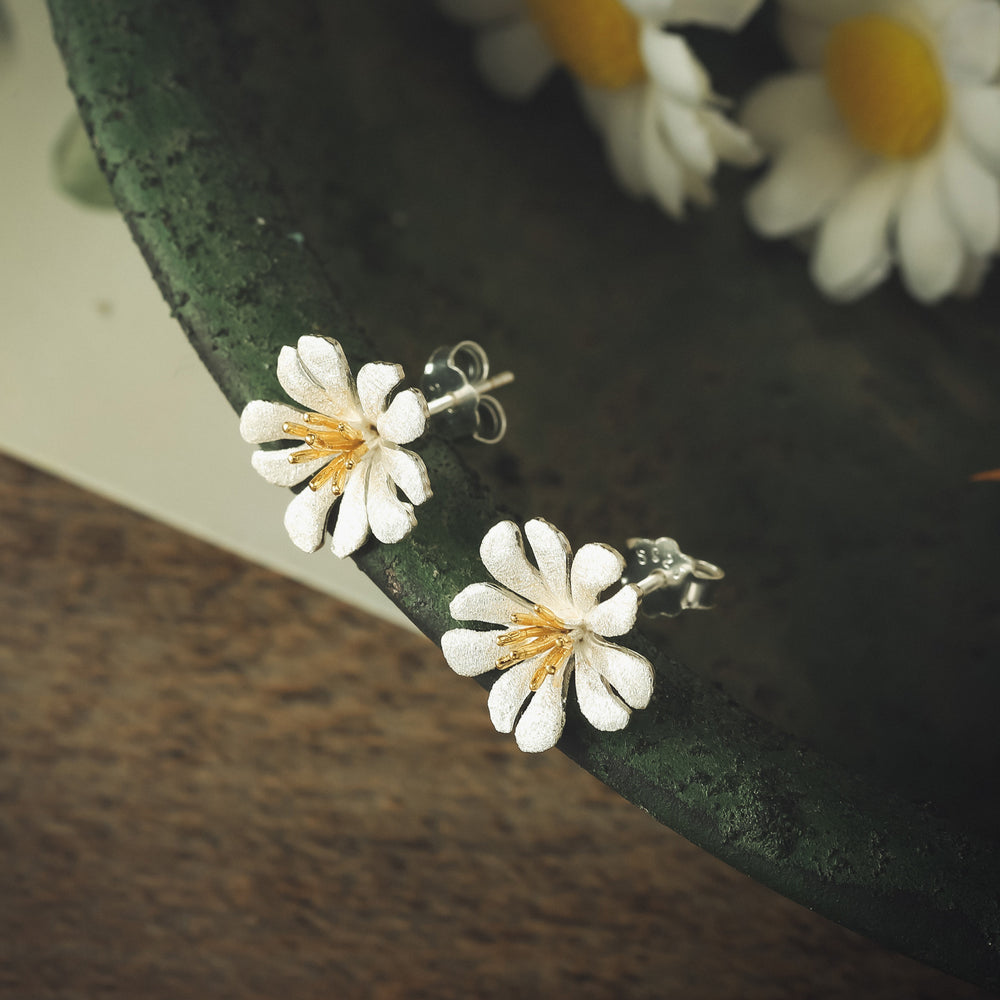 Selenichast Daisy Stud Earrings