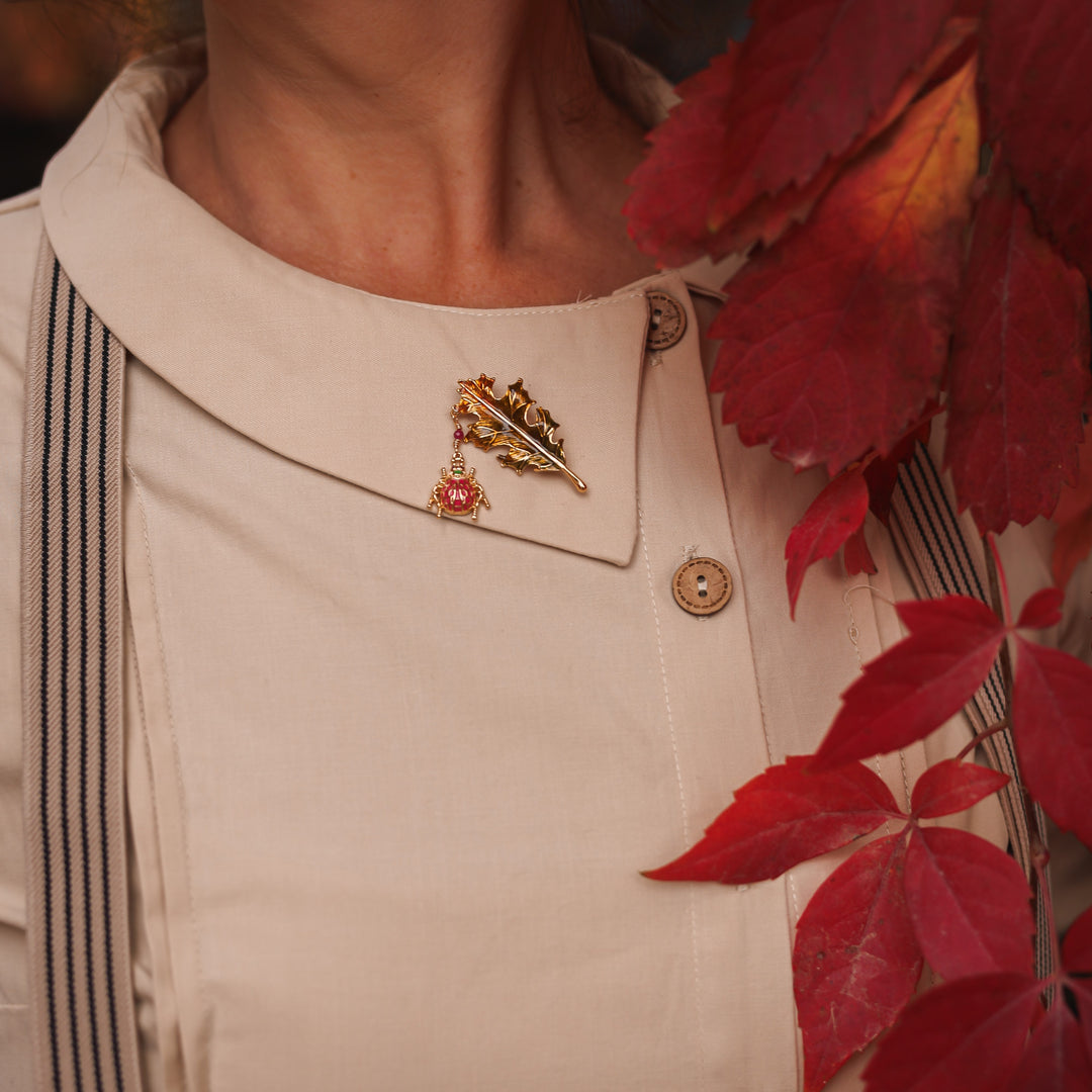 Broche de feuilles de coccinelle