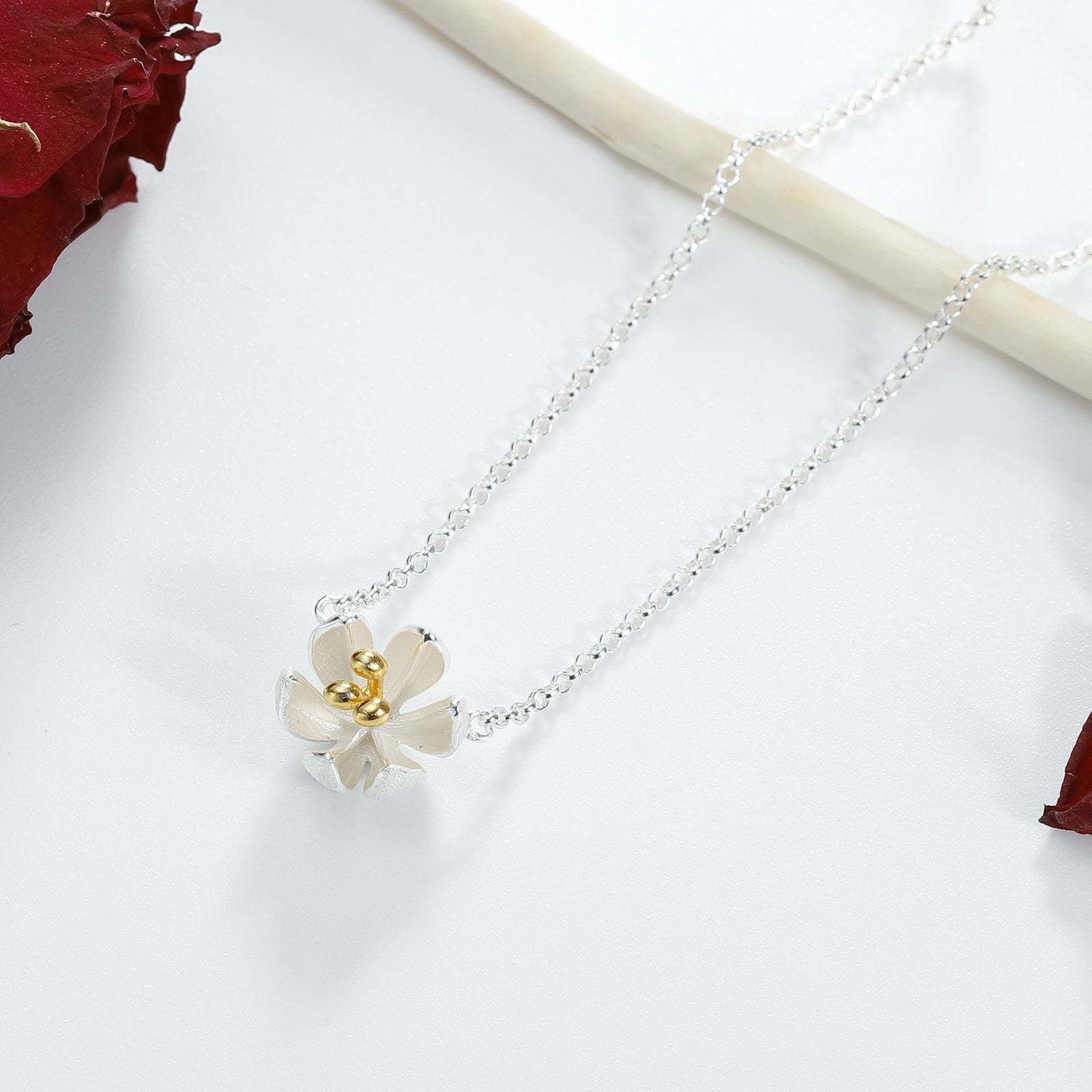 Fresh Blooming Flower Necklace